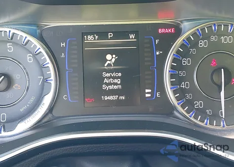 2015 Chrysler 200 Lx z USA, uszkodzony, nr VIN 1C3CCCFB5FN624357